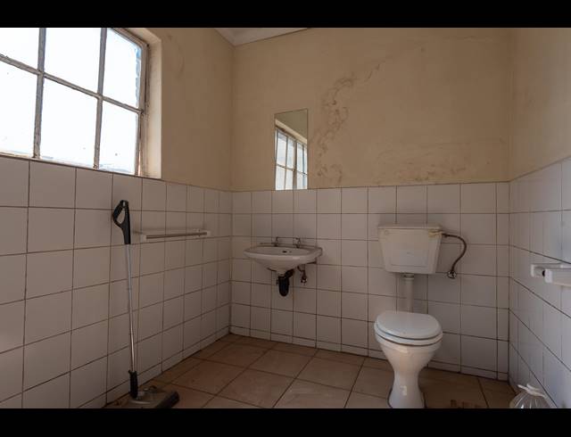 1,140M² BUILDING FOR SALE IN CITY & SUBURBAN